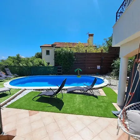 Beautiful Luxury In Emily With Amazing Sea View